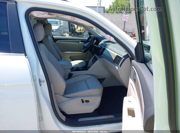 1V2BP2CA4MC576357 2021 VOLKSWAGEN ATLAS White Front interior view