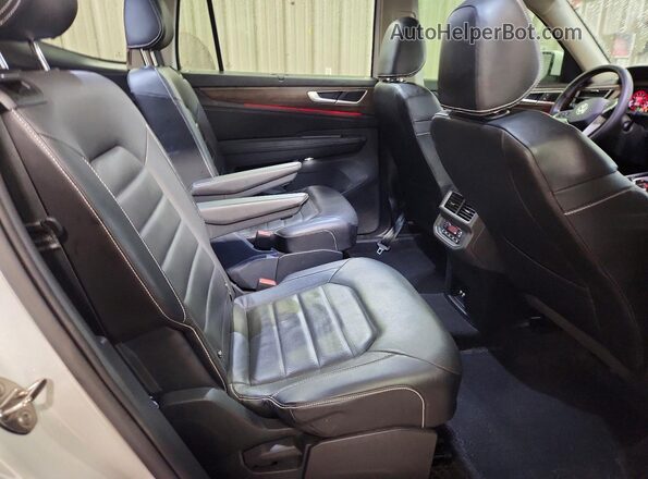 1V2BR2CA5RC531557 2024 VOLKSWAGEN ATLAS White Rear interior view
