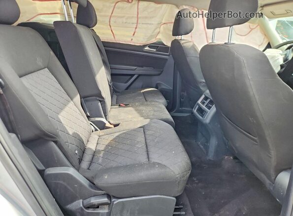 1V2BR2CA6JC500287 2018 VOLKSWAGEN ATLAS Серебряный Вид задней части салона