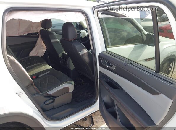 1V2CN2CA2TC545083 2026 VOLKSWAGEN ATLAS White Widok naklejki z numerem VIN