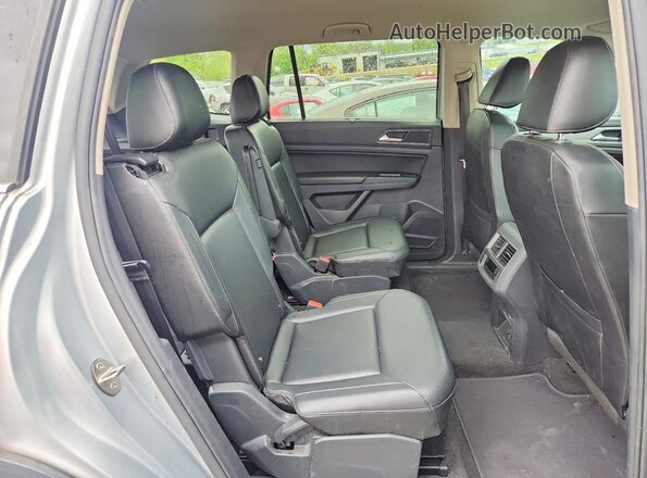 1V2CR2CA2JC574861 2018 VOLKSWAGEN ATLAS Silver უკანა სალონის ხედი