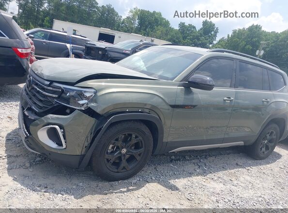 1V2CR2CA2RC574290 2024 VOLKSWAGEN ATLAS Green Vista interior trasera
