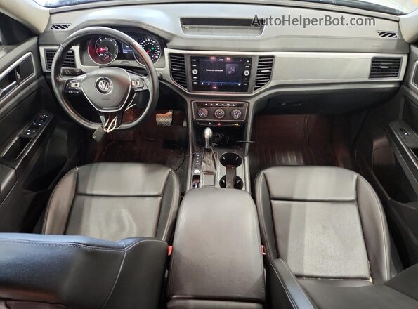 1V2CR2CA9JC565283 2018 VOLKSWAGEN ATLAS Silver Vista del salpicadero