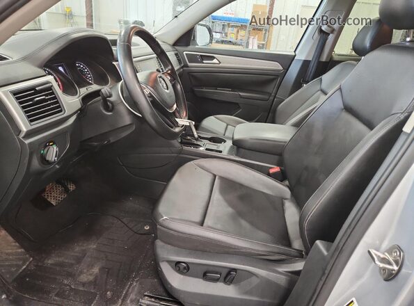 1V2CR2CA9JC565283 2018 VOLKSWAGEN ATLAS Silver Vista interior delantera