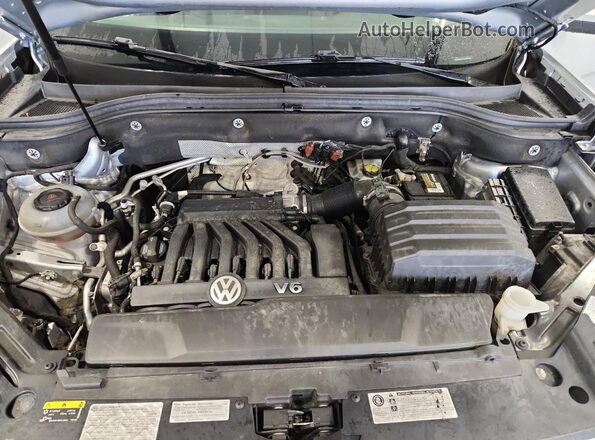 1V2CR2CA9JC565283 2018 VOLKSWAGEN ATLAS Silver Vista del compartimento del motor