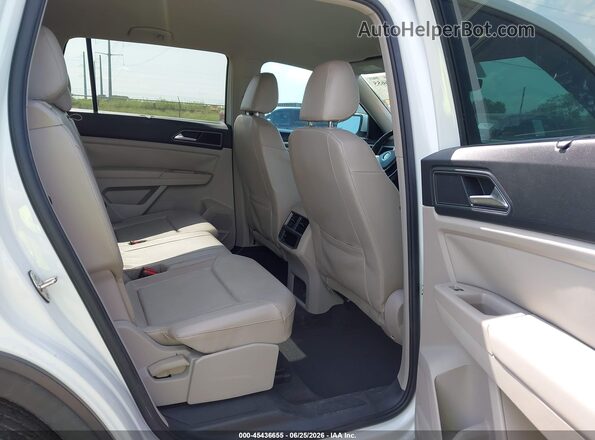1V2DR2CA6JC523061 2018 VOLKSWAGEN ATLAS White Vista de la etiqueta del VIN