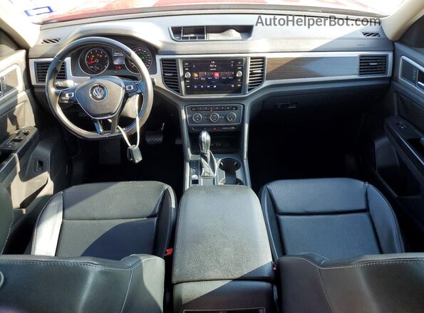 1V2DR2CA7JC519200 2018 VOLKSWAGEN ATLAS Maroon Dashboard view