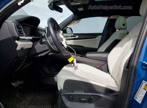 1V2FE2CA2SC218355 2025 VOLKSWAGEN ATLAS Blue Front interior view