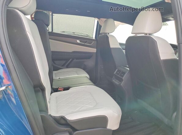 1V2FE2CA2SC218355 2025 VOLKSWAGEN ATLAS Blue Rear interior view