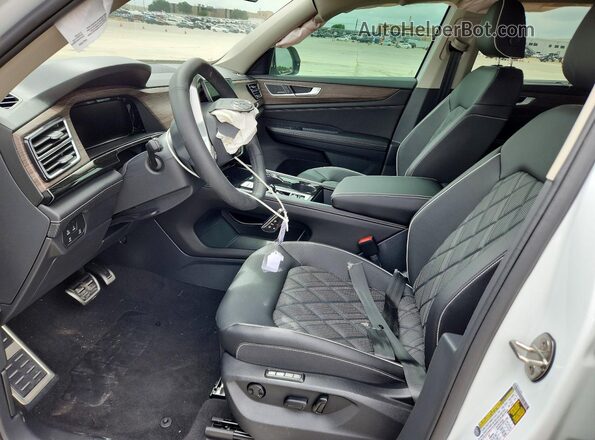 1V2FN2CA1TC513593 2026 VOLKSWAGEN ATLAS White Front interior view