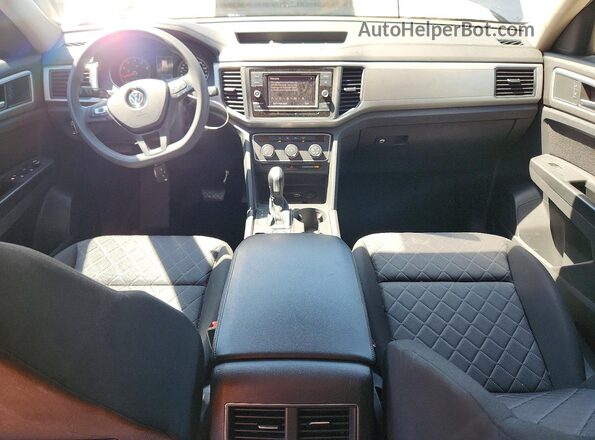 1V2GR2CA0JC526499 2018 VOLKSWAGEN ATLAS Gray Dashboard view