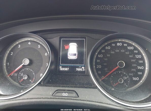 1V2GR2CA0JC533078 2018 VOLKSWAGEN ATLAS Red Widok tylnych siedzeń