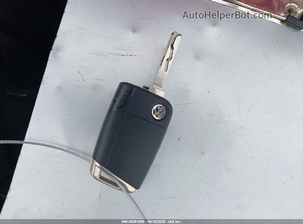 1V2GR2CA0JC533078 2018 VOLKSWAGEN ATLAS Red Widok deski rozdzielczej
