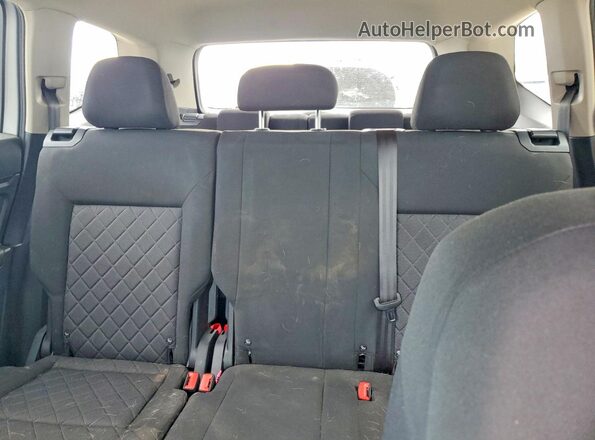 1V2GR2CA4JC551194 2018 VOLKSWAGEN ATLAS Silver Rear seats view