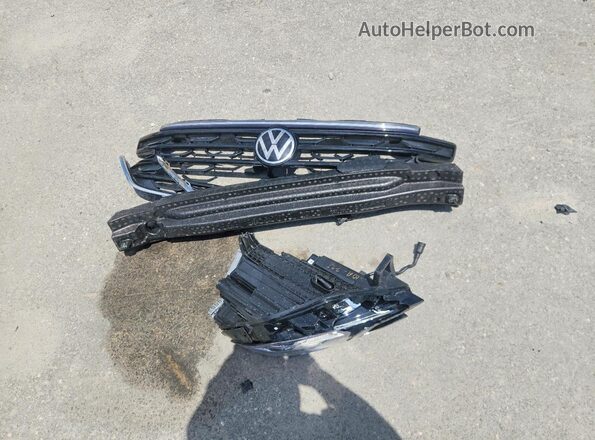 1V2HC2CA0TC216782 2026 VOLKSWAGEN ATLAS Black Widok naklejki z numerem VIN