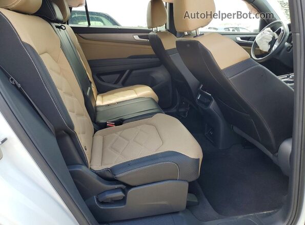 1V2HE2CA3RC234860 2024 VOLKSWAGEN ATLAS White Vista de los asientos traseros
