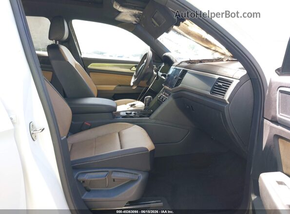 1V2KC2CA4PC203609 2023 VOLKSWAGEN ATLAS White Front interior view