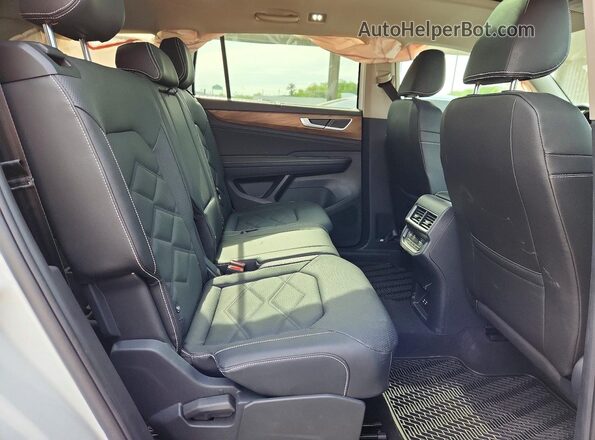 1V2KN2CA4TC546697 2026 VOLKSWAGEN ATLAS White Вид задньої частини салону