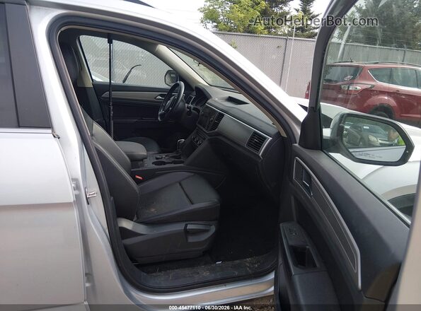 1V2KR2CA3JC574301 2018 VOLKSWAGEN ATLAS Silver წინა სალონის ხედი