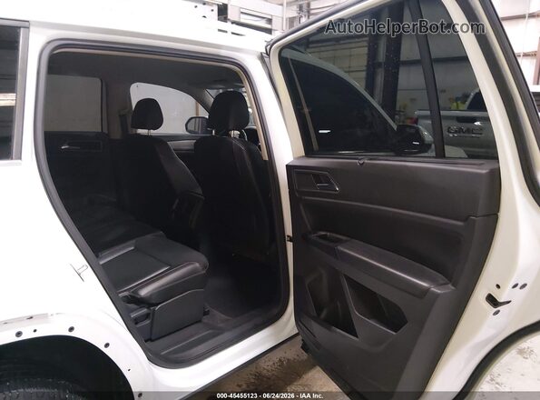 1V2KR2CA5JC586403 2018 VOLKSWAGEN ATLAS White Vista de la etiqueta del VIN