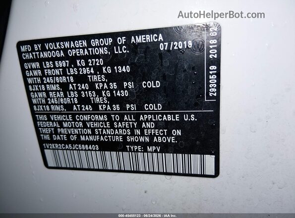 1V2KR2CA5JC586403 2018 VOLKSWAGEN ATLAS White Vista del compartimento del motor
