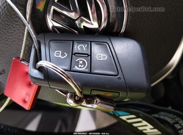 1V2LR2CA1JC561213 2018 VOLKSWAGEN ATLAS Gray წინა პანელის ხედი