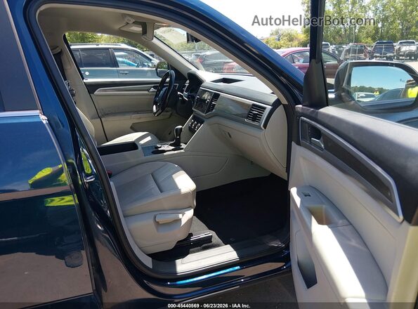 1V2LR2CA3JC542713 2018 VOLKSWAGEN ATLAS Blue Front interior view