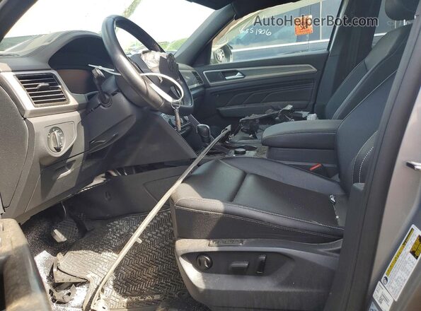 1V2MC2CA3LC205404 2020 VOLKSWAGEN ATLAS Серебряный Вид салона спереди