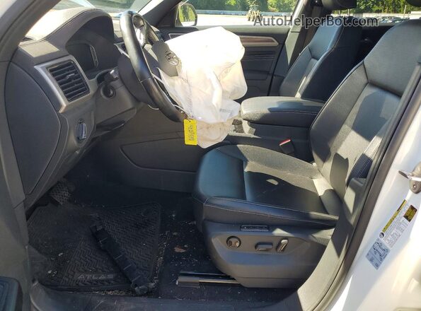 1V2ME2CA8LC227182 2020 VOLKSWAGEN ATLAS White Front interior view