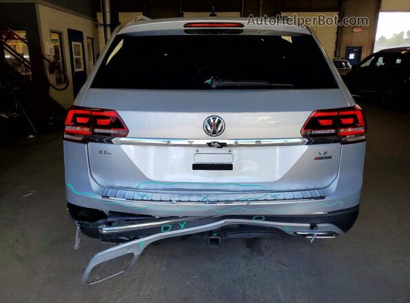 1V2MR2CA5JC596888 2018 VOLKSWAGEN ATLAS Silver Widok z tyłu