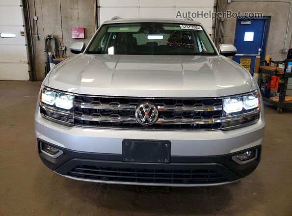 1V2MR2CA5JC596888 2018 VOLKSWAGEN ATLAS Silver Widok z przodu