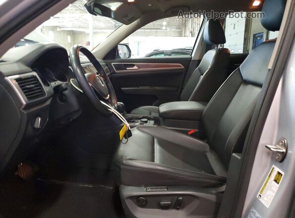 1V2MR2CA5JC596888 2018 VOLKSWAGEN ATLAS Silver Widok wnętrza z przodu