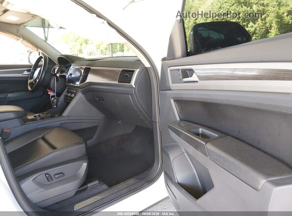 1V2MR2CA9JC510126 2018 VOLKSWAGEN ATLAS White Вид салону спереду