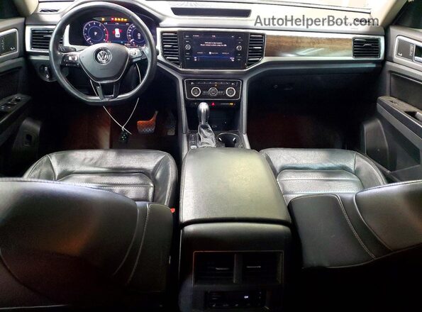 1V2NR2CA2JC540010 2018 VOLKSWAGEN ATLAS Silver 