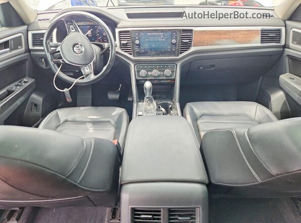 1V2NR2CA5JC507261 2018 VOLKSWAGEN ATLAS Silver Widok deski rozdzielczej