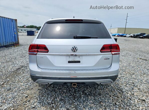 1V2NR2CA5JC507261 2018 VOLKSWAGEN ATLAS Silver Widok z tyłu