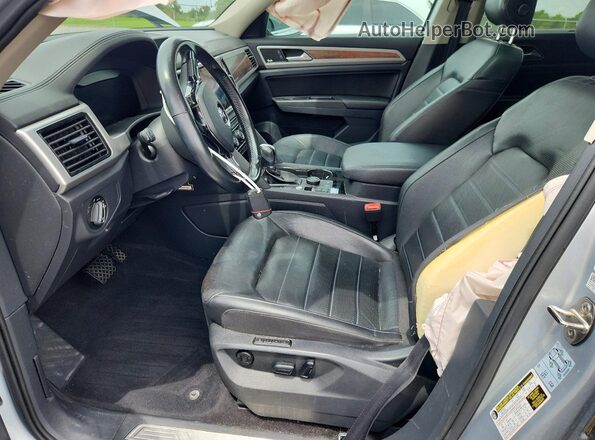 1V2NR2CA5JC507261 2018 VOLKSWAGEN ATLAS Silver Widok wnętrza z przodu