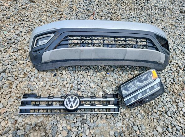 1V2NR2CA5JC507261 2018 VOLKSWAGEN ATLAS Silver Widok naklejki z numerem VIN