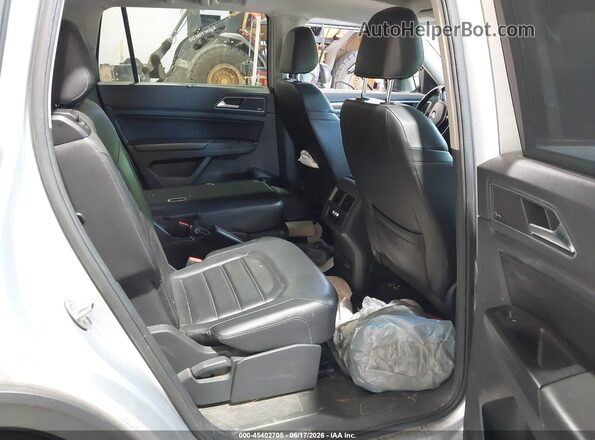 1V2NR2CA8JC556101 2018 VOLKSWAGEN ATLAS Silver VIN sticker view