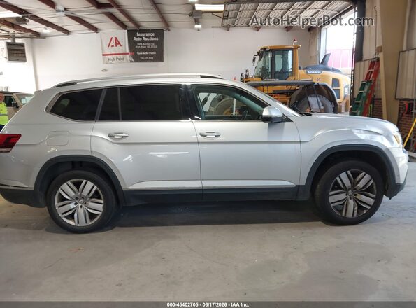 1V2NR2CA8JC556101 2018 VOLKSWAGEN ATLAS Silver Rear interior view