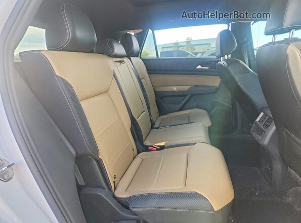 1V2PE2CA4MC240915 2021 VOLKSWAGEN ATLAS White Вид задньої частини салону