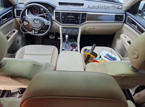 1V2PR2CA8JC572923 2018 VOLKSWAGEN ATLAS White 