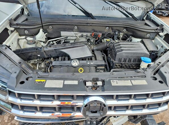 1V2PR2CA8JC572923 2018 VOLKSWAGEN ATLAS White 