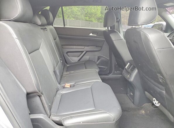 1V2RE2CA3LC230268 2020 VOLKSWAGEN ATLAS Silver Widok wnętrza z tyłu
