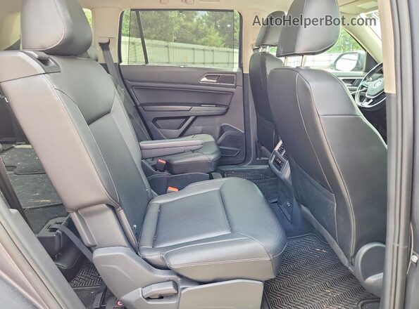 1V2RR2CA9JC568517 2018 VOLKSWAGEN ATLAS Gray Widok wnętrza z tyłu