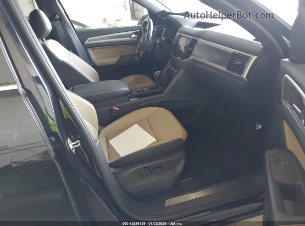 1V2SE2CA6NC215977 2022 VOLKSWAGEN ATLAS Black Front interior view