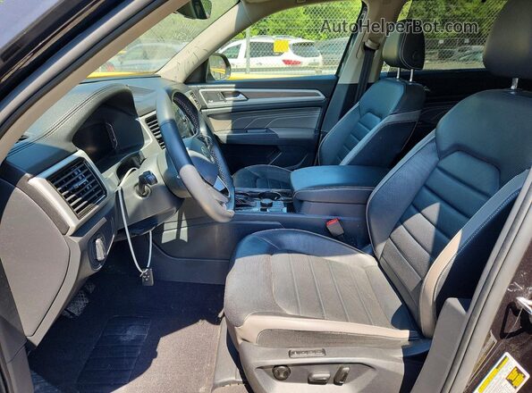 1V2TR2CA4MC587664 2021 VOLKSWAGEN ATLAS Black Front interior view