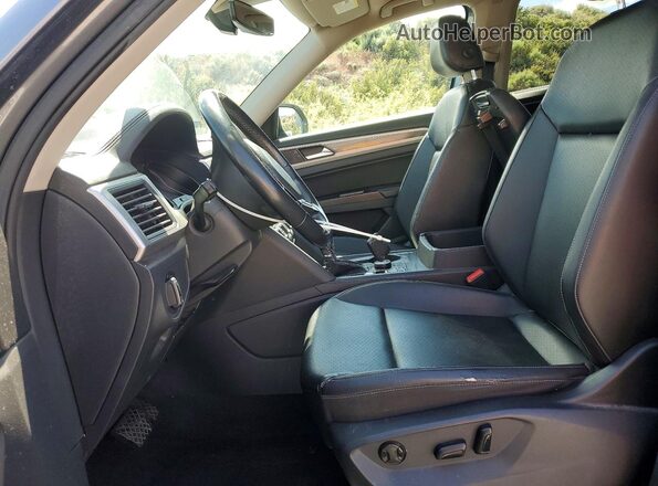 1V2UR2CA7KC558046 2019 VOLKSWAGEN ATLAS Gray Front interior view