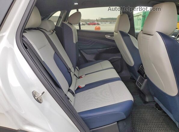 1V2VRPE81SC010801 2025 VOLKSWAGEN ID.4 White Вид задніх сидінь