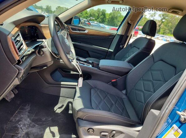 1V2WN2CA4TC554624 2026 VOLKSWAGEN ATLAS Blue Front interior view
